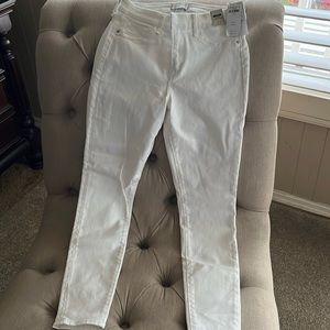 NWT Abercrombie &fitch white super skinny jean size 4R